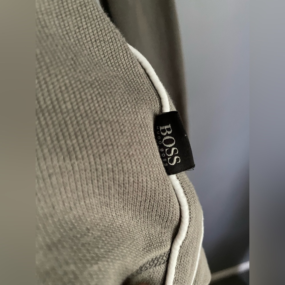 Hugo Boss 1/2 Zip Mens Sweater Size Large - Picture 2 of 5